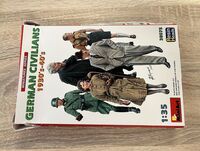 German Civilians 1930-40s. Resin Heads-USZKODZONE PUDEKO/DAMAGED BOX